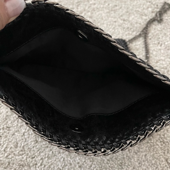 Black Flap Bag w/Silver Chains - Picture 4 of 4